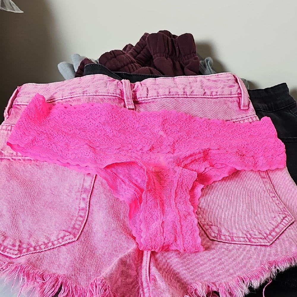 VS Low Rise Cheeky Panty Small